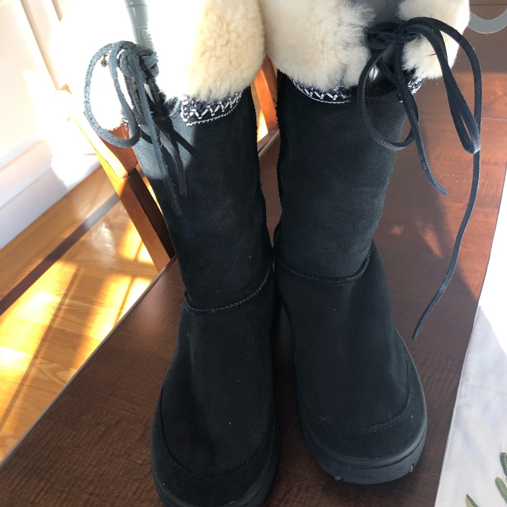 Women’s Black Ugg Boots White Fur/Trim - Size 8